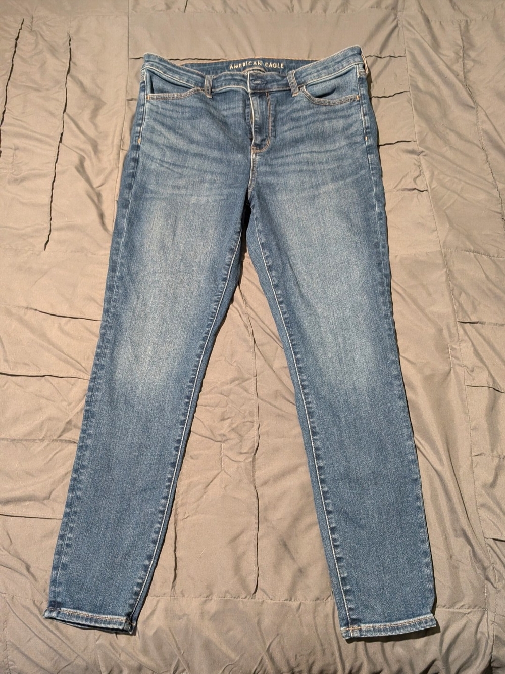 American Eagle Outfitters Women’s Light Wash Stretch Skinny Jeans Size 16